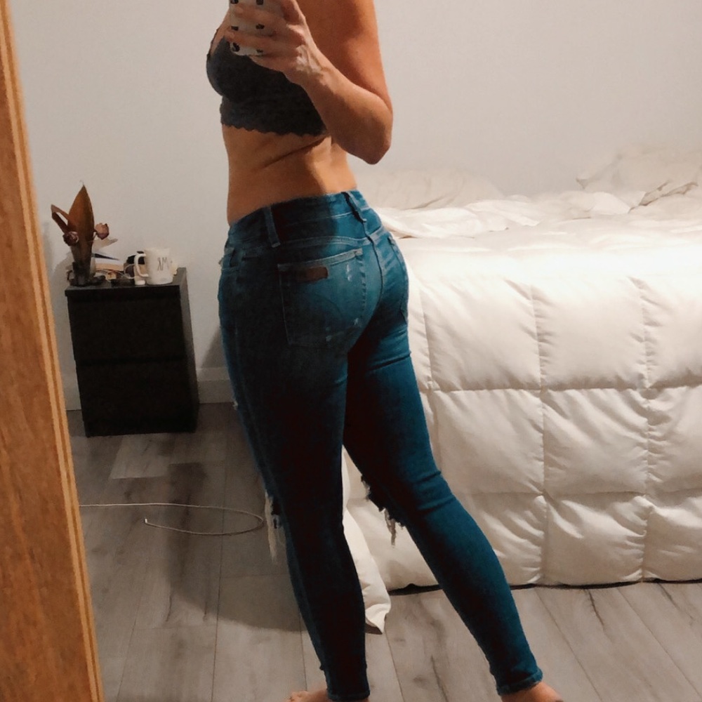 Distressed Skinny Joe’s Jeans - Picture 3 of 8